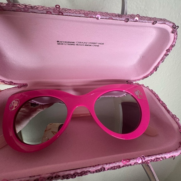 Barbie Girls Cat Eye Sunglasses and Handled Hard Case Set. Brand new with tag - Picture 5 of 5